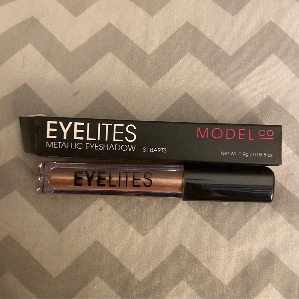 Model Co Bundle - Picture 3 of 16
